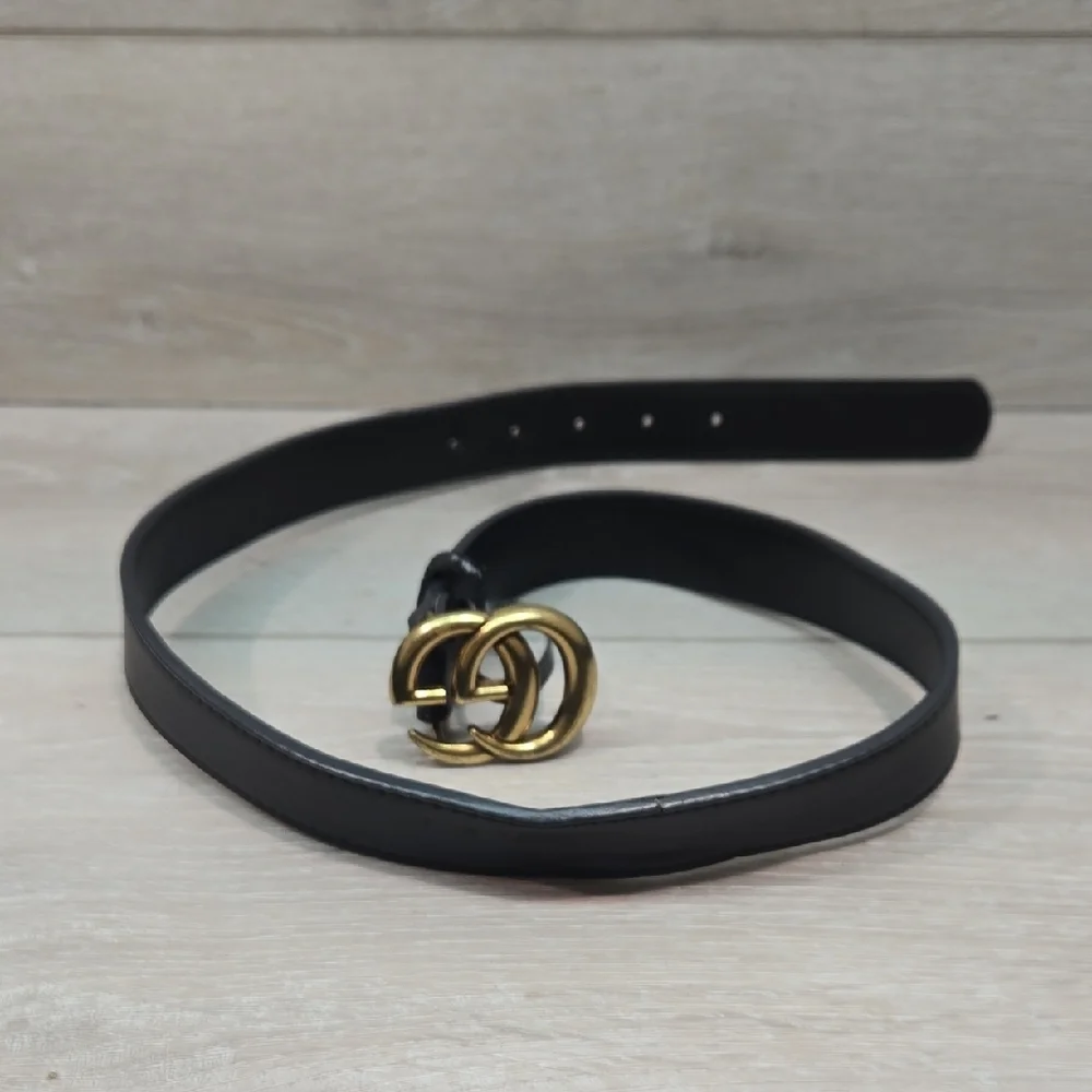 Gucci Women Black Leather Belt with Interlocking Gold Double-G Buckle